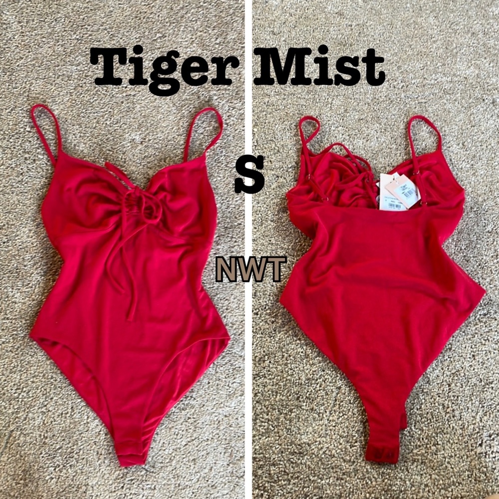 𝗡𝗪𝗧 Tiger mist red ruched bodysuit adjustable straps tie front helation S